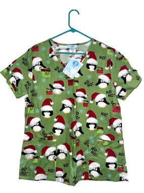Simply Basic Green Christmas Penguin Print Scrub Top M 100% Cotton